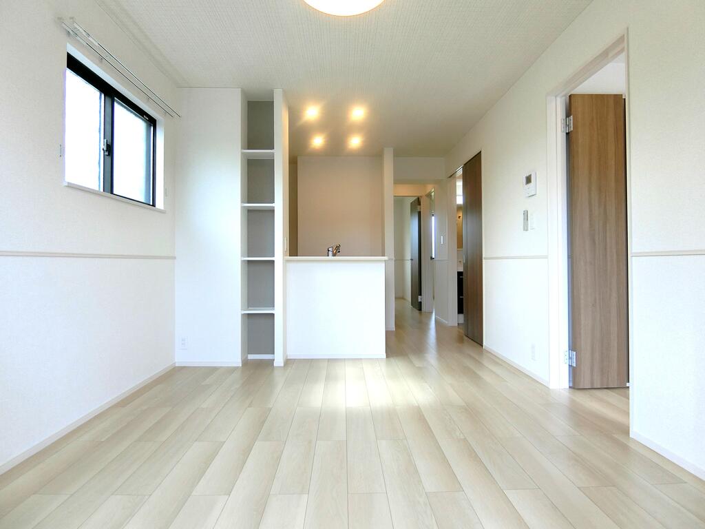 居室・リビング　同型物件の写真です、配色に違いあり