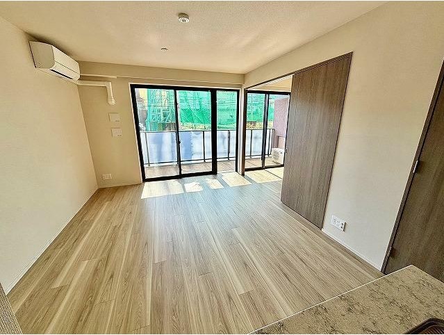居室・リビング　開放感のあるゆったりとしたお部屋です♪