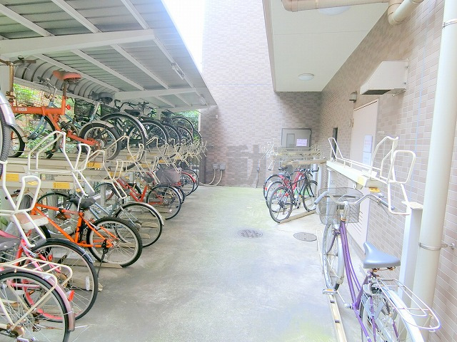 その他共有部分　屋根付きラック式の駐輪場