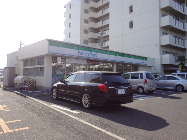 コンビニ　ファミリーマート（コンビニ）まで1700m