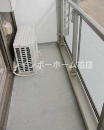 バルコニー　暖かな日差しのふりそそぐバルコニー