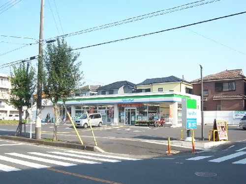 コンビニ　ファミリーマート 坂戸花影町店（コンビニ）まで1016m