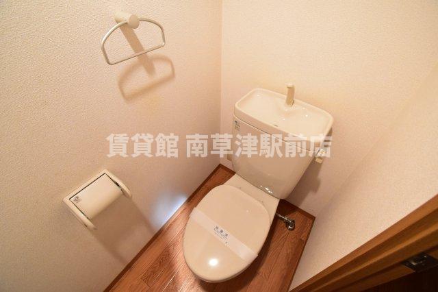 トイレ　同建物内の同タイプ別室写真となります。