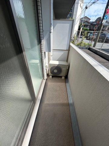 バルコニー　暖かな日差しのふりそそぐバルコニー