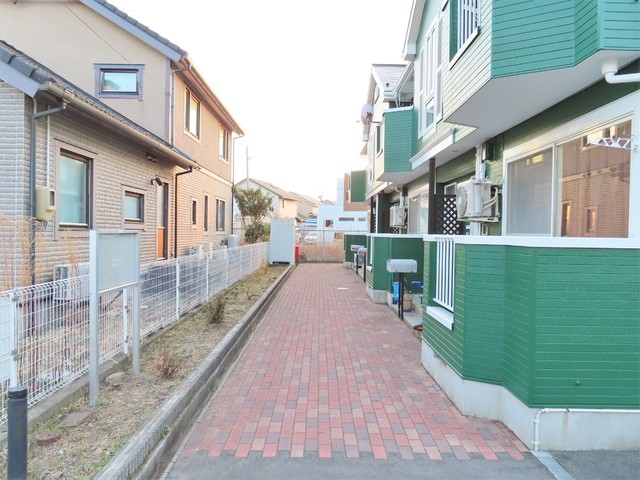 エントランス　玄関へ続くアプローチ