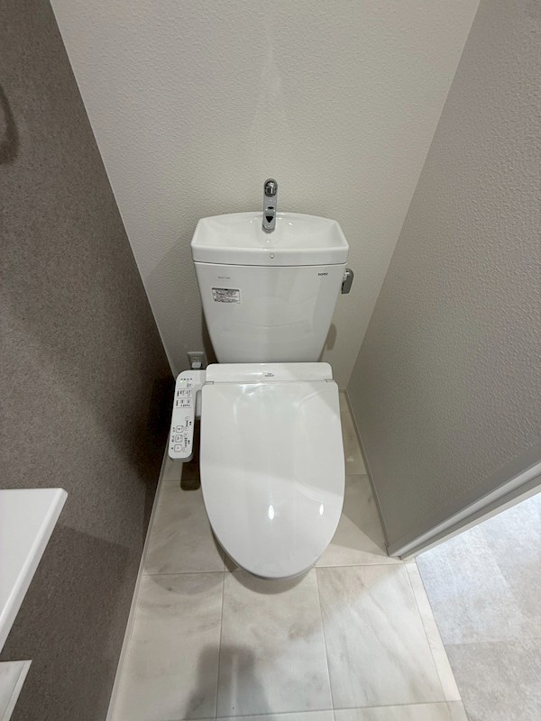 トイレ　ウォッシュレット付き
