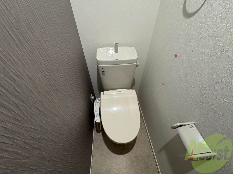 トイレ　トイレはこちらのウォシュレット付きになりますね。