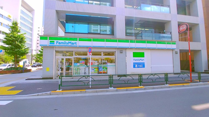 コンビニ　ファミリーマート中央明石町店（コンビニ）まで110m