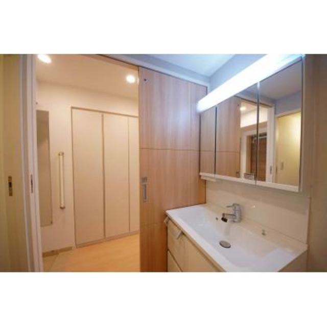 洗面設備　※写真は同タイプ住戸です。