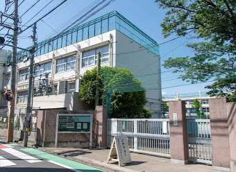小学校　世田谷区立経堂小学校（小学校）まで425m