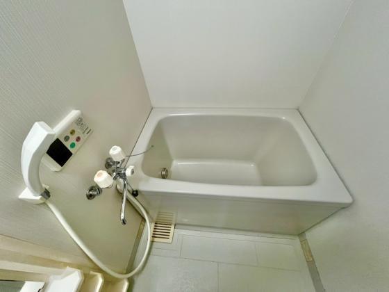 バス・シャワールーム　コンパクトで使いやすいお風呂です