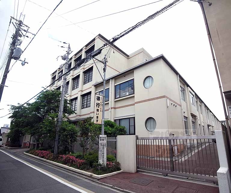 小学校　乾隆小学校（小学校）まで200m