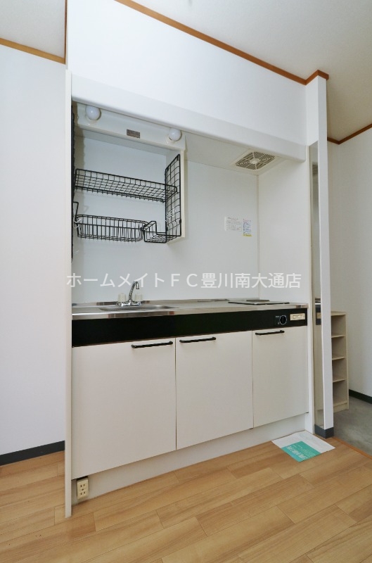 キッチン　同型別部屋写真（反転）