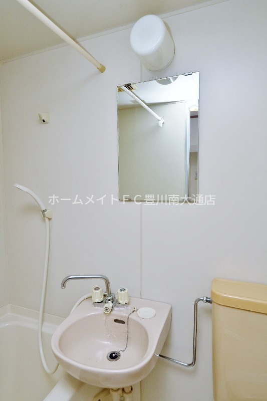 洗面設備　同型別部屋写真（反転）