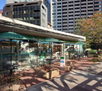 コンビニ　ファミリーマートさくらてらす五反田店（コンビニ）まで90m
