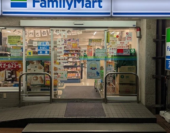 コンビニ　ファミリーマート江東橋二丁目店（コンビニ）まで109m