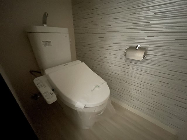 トイレ　温水洗浄便座付きのトイレです♪