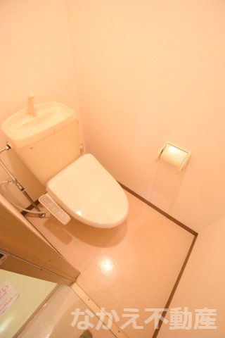 トイレ　落ち着いた色調のトイレです