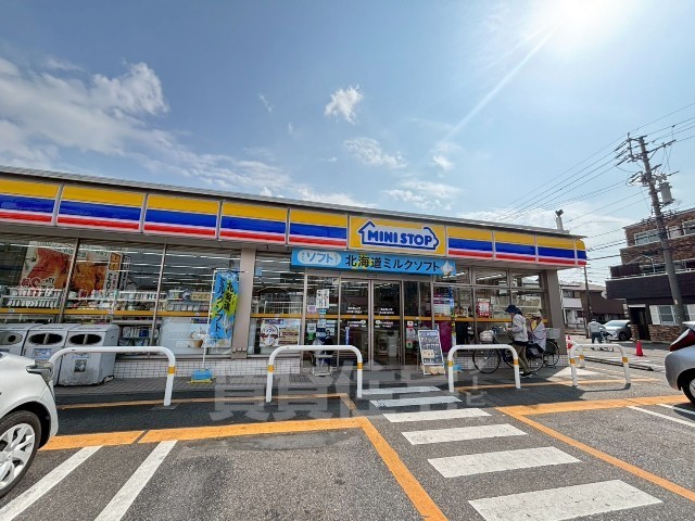 コンビニ　ファミリーマート　新守山駅前（コンビニ）まで354m