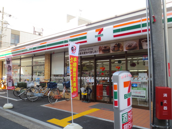 コンビニ　セブンイレブン（コンビニ）まで324m