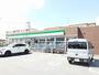 コンビニ　ファミリーマート伊丹緑ヶ丘店（コンビニ）まで550m