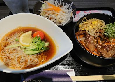 飲食店　焼肉 よしおか（飲食店）まで52m