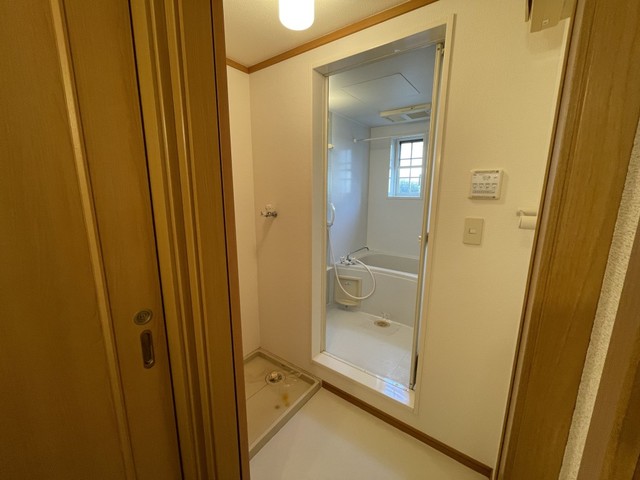 その他設備　【脱衣場】別部屋の写真です
