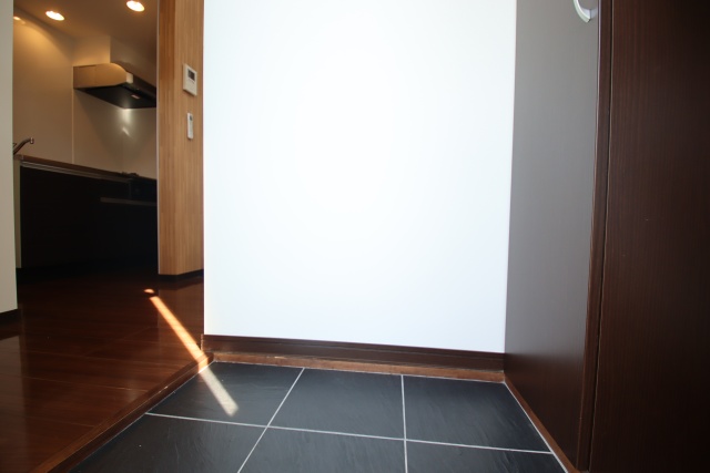 玄関　※別室の参考写真の為、現況優先です。