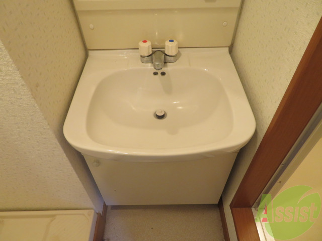 洗面設備　忙しい朝の味方、独立洗面台があるのは嬉しいですね。