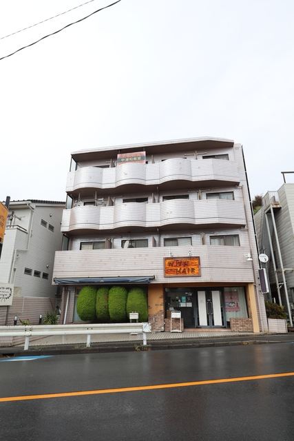 建物外観　日当たり良好・雨の日撮影