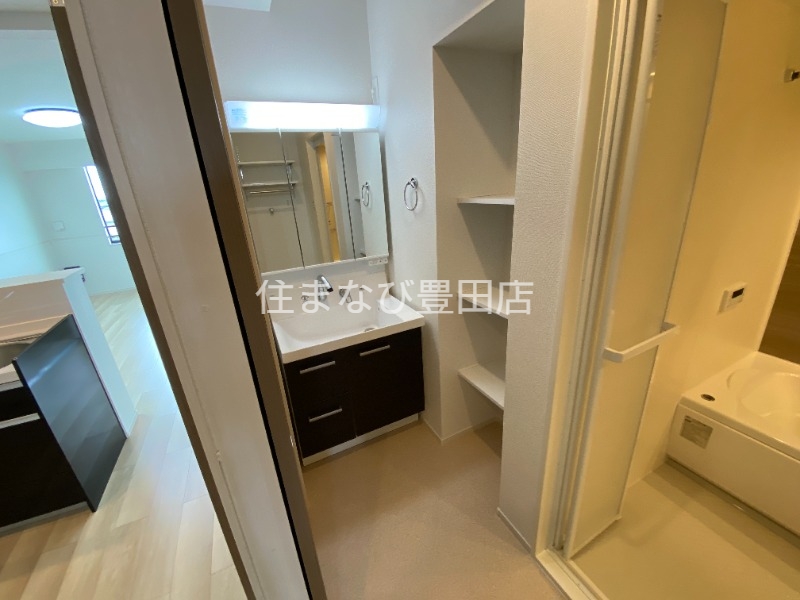 洗面設備　反転・同型タイプ