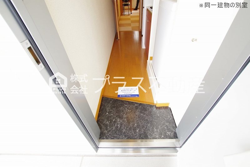 玄関　設備・仕様は号室により異なる為、現況を優先致します。