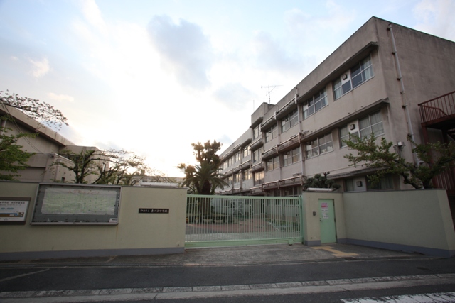 中学校　東大阪市立意岐部中学校（中学校）まで1207m