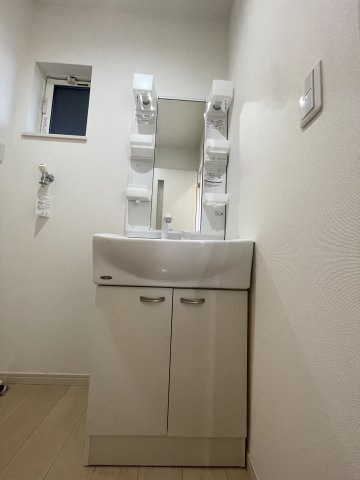 洗面設備　※クリーニング前の写真です。