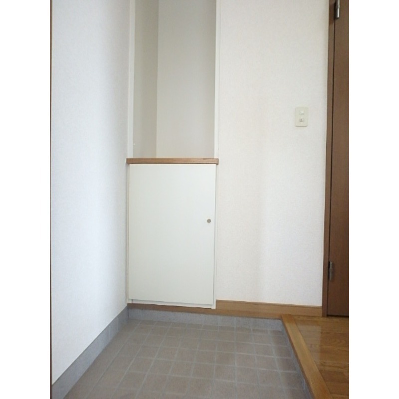 玄関　図面と現状に相違がある場合には現状を優先