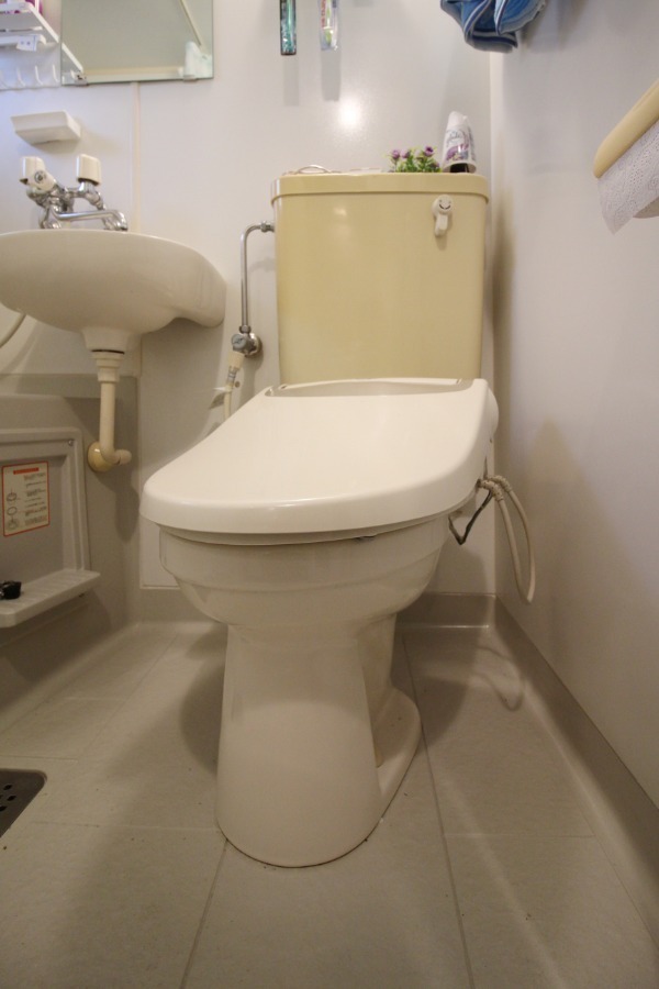 トイレ　トイレ温水洗浄便座