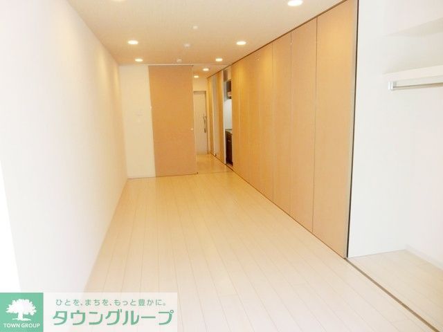 居室・リビング　ダウンライトがおしゃれなお部屋です。