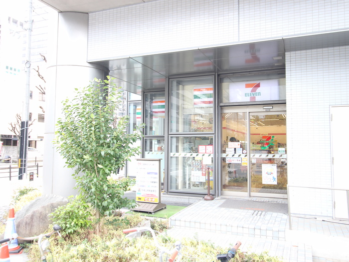 コンビニ　セブンイレブン（コンビニ）まで253m