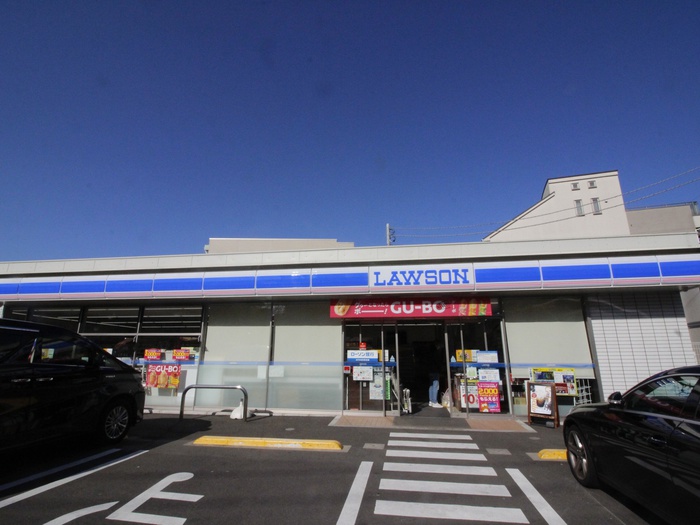 コンビニ　ローソン青葉桜台店（コンビニ）まで240m