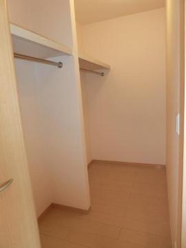 収納　ウォ―クインクローゼット