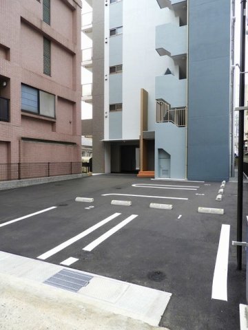 駐車場　駐車場に車を止められます