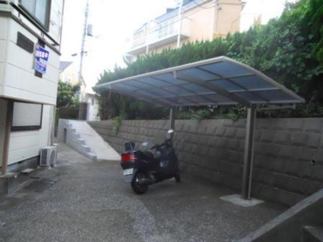 その他共有部分　大型バイクも無料で置ける駐輪場