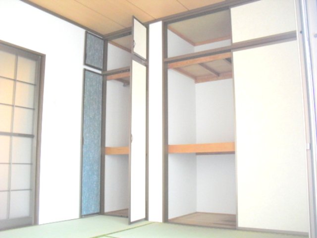 収納　壁一面の大容量収納
