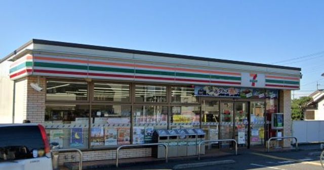 コンビニ　セブンイレブン川口新郷店（コンビニ）まで596m