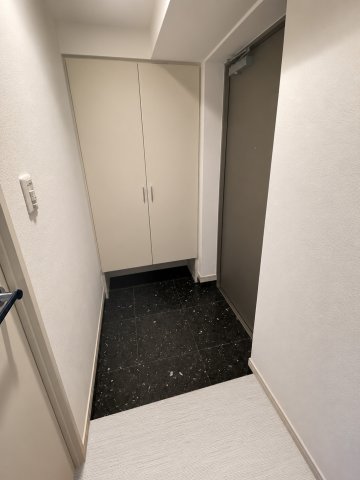 玄関　※写真はリフォーム完成後のイメージです。