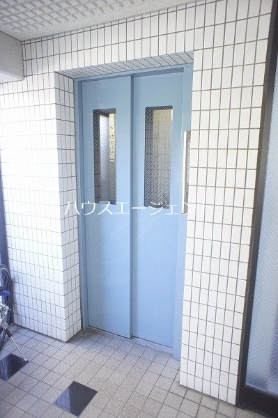 ロビー　エレベーターございます。