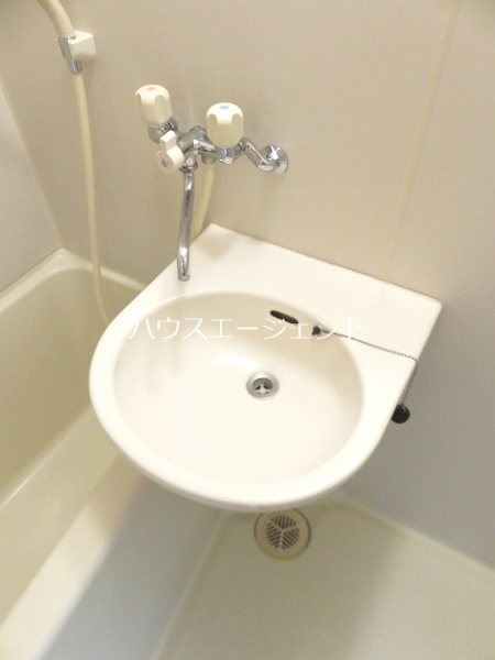 洗面設備　お風呂に洗面台があります。※参考画像