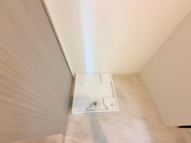 その他設備　嬉しい室内洗濯機置場。これで洗濯機も長持ちしますね。