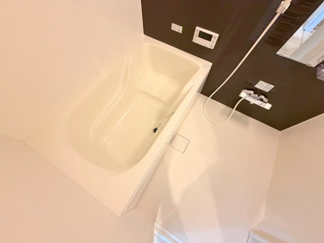 バス・シャワールーム　広めのお風呂は一日の疲れを癒してくれます。