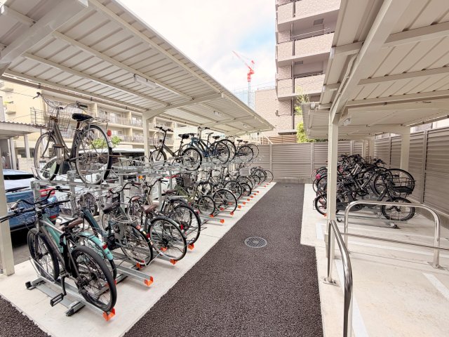 駐車場　敷地内には入居者専用の駐輪スペースもあります。